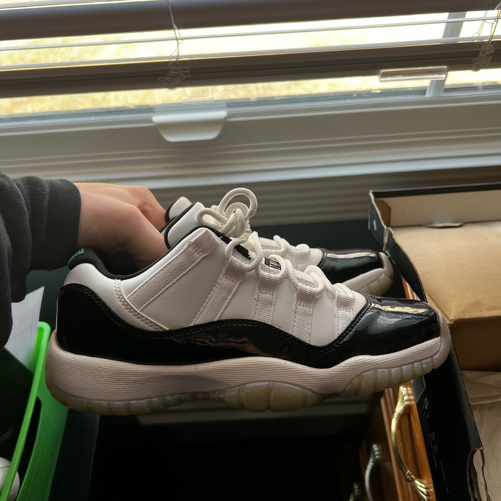 Jordan 11 low iridescent - Picture 3 of 7